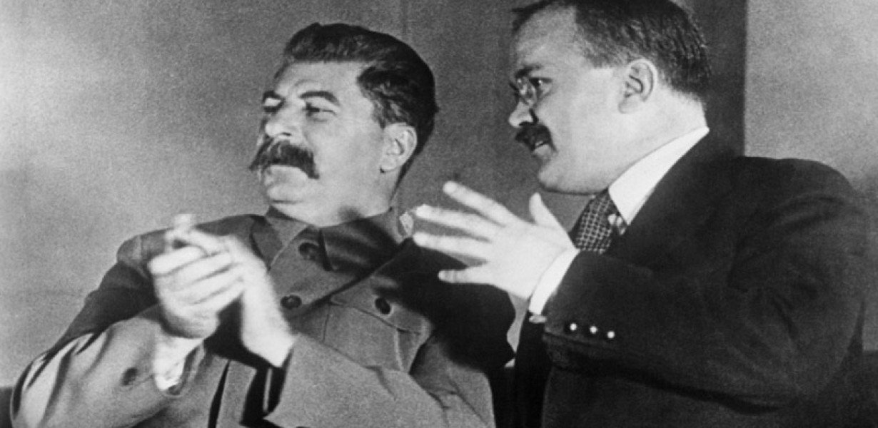 Szó nélkül vette tudomásul Molotov, amikor feleségét Sztálin a Gulagra küldte
