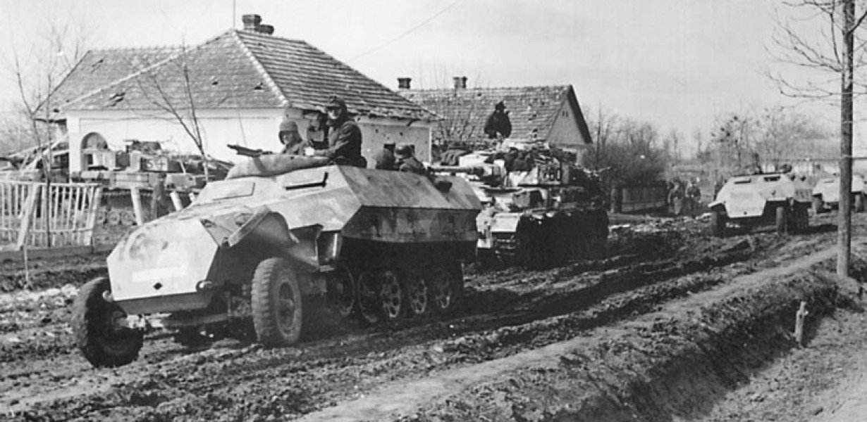 A Konrad-hadművelet idején félóránként jelentettek Esztergomról Hitlernek