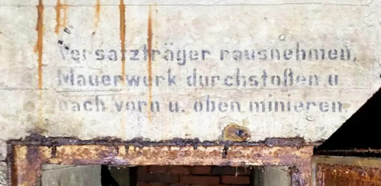 Német bunker került elő egy brit ház alól – a falon üzenet: „Vigyázz, az ellenség figyel”