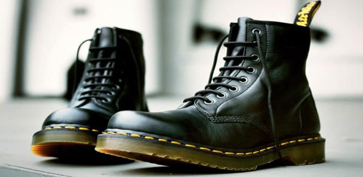 LMBTQ-bakancsokkal köpi pofán egykori vásárlóit a Dr. Martens