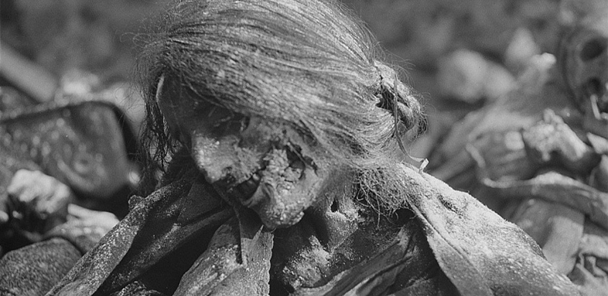 1945. február 13.: Drezdában menekült civilek százezreit égetik halálra a nyugati szövetségesek