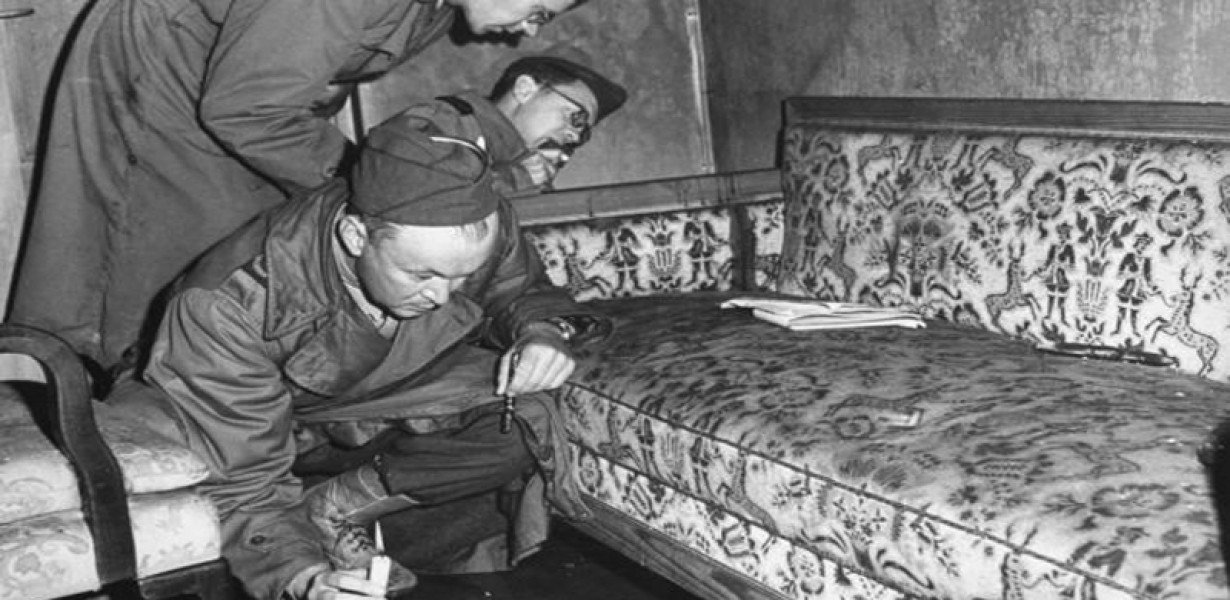 Hét évtizeden át egy asztalfiókban hevertek ezek a fényképek a Führerbunkerről