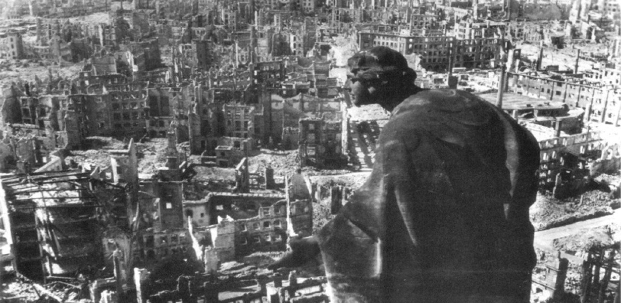 Egymillió menekültre zúdítottak szőnyegbombázást a szövetségesek Drezdában
