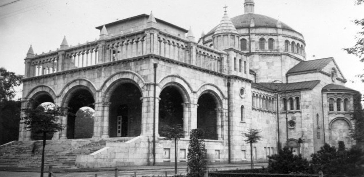 Robbantásokkal pusztították el a Sztálin-szobor útjában lévő templomot